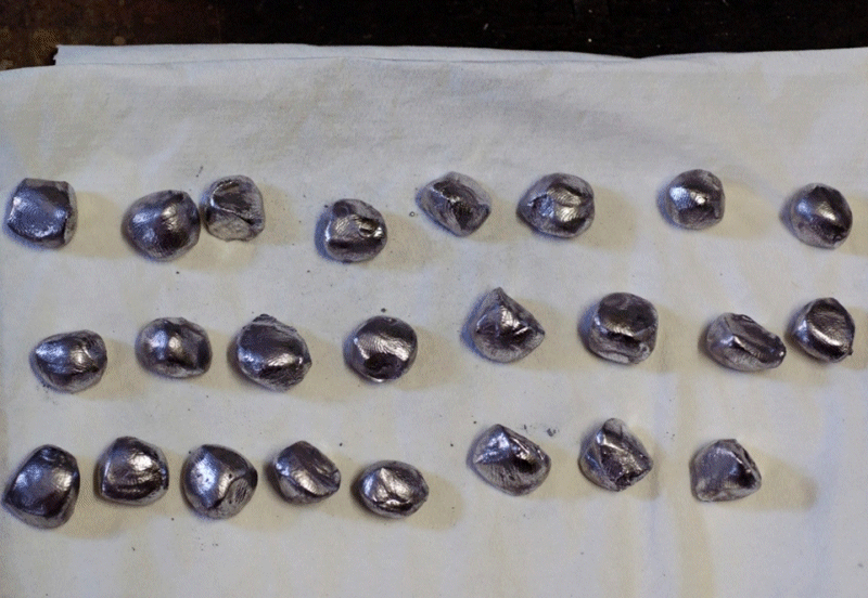 Готовые шарики амальгамы для первого Орла.